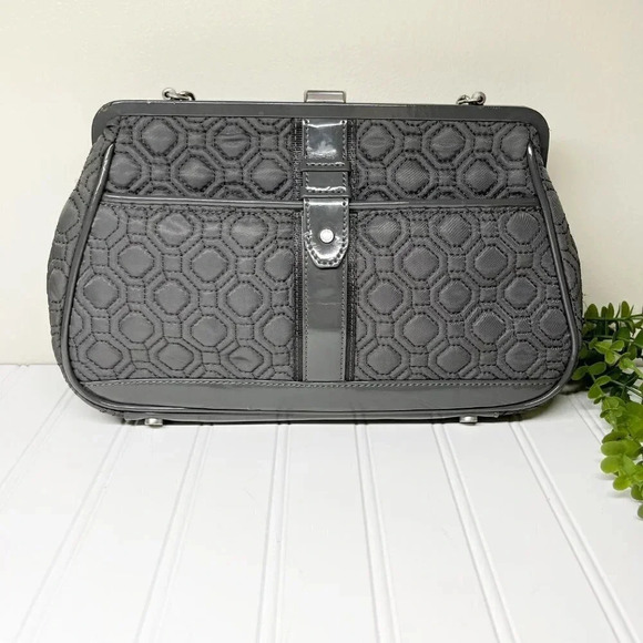 Vera Bradley Gray Quilted Handbag Purse with Chain Strap Manmade Materials - Picture 4 of 10